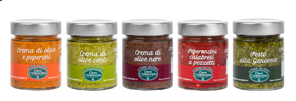 Vasetti "Le Creme dell'Orto" in fotografia still life con packaging e etichette progettate da Stefania Cola, fotografa e grafica food.